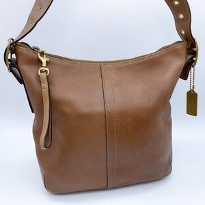Vintage Coach Slim Duffle Sac in Carmel Tan Leather